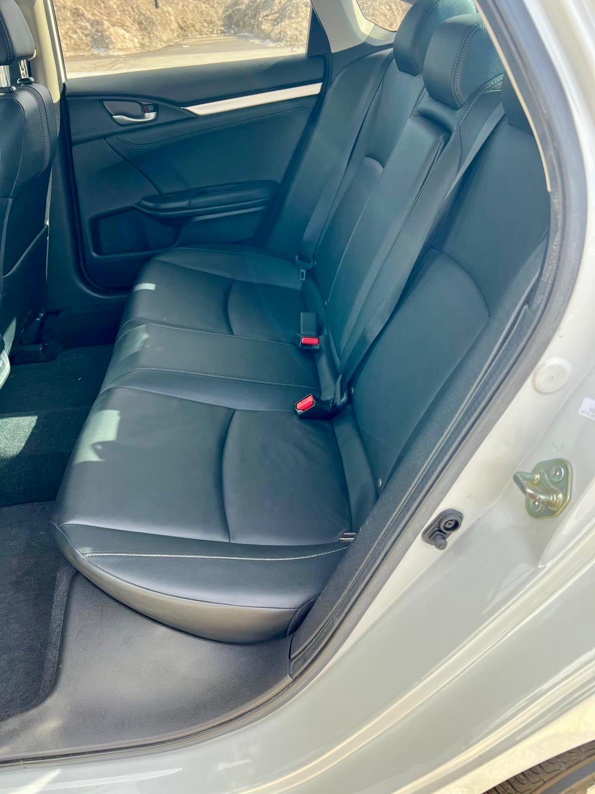 
								2020 Honda Civic EX Touring full									