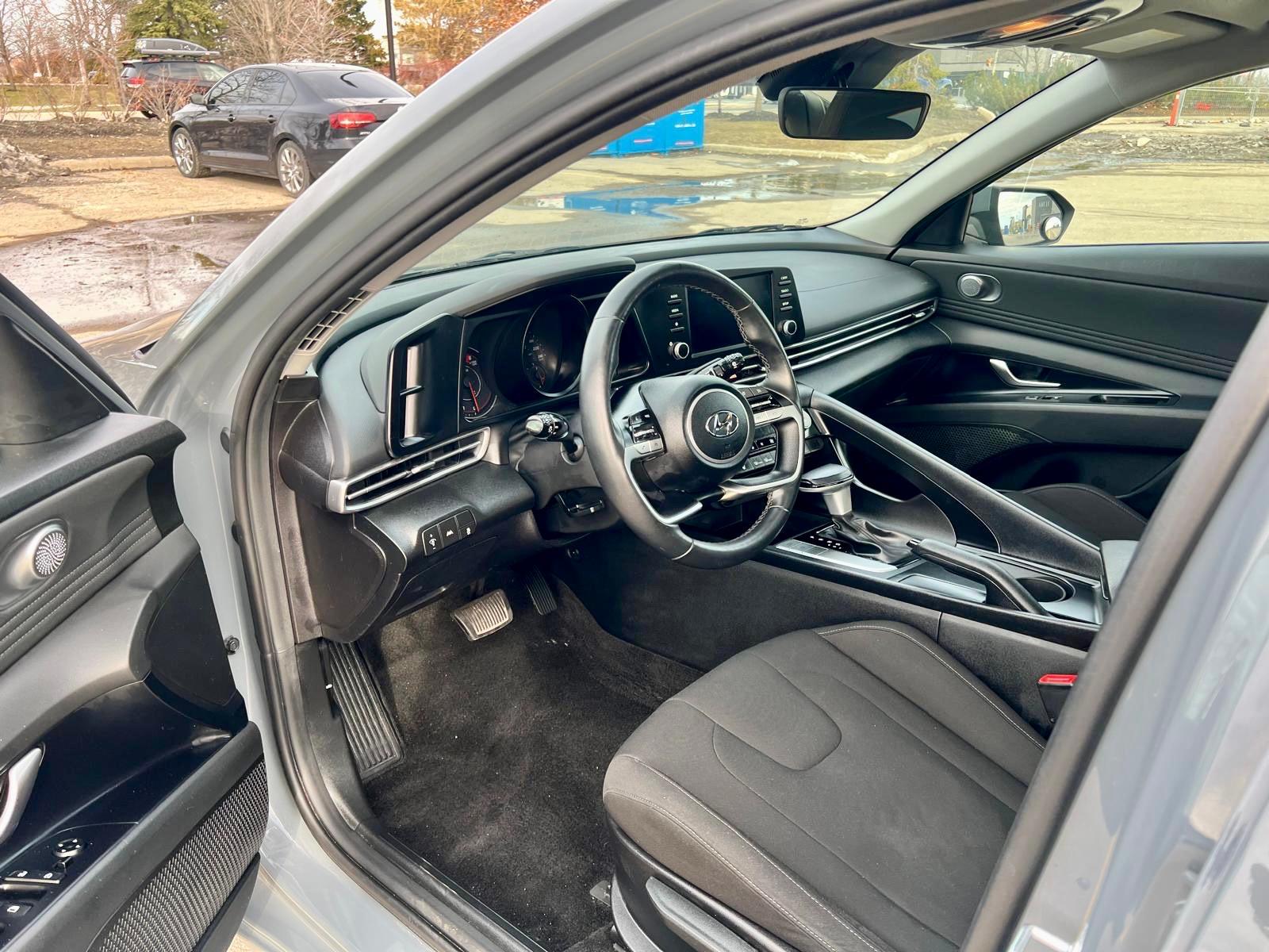 
								2022 Hyundai Elantra Preferred full									