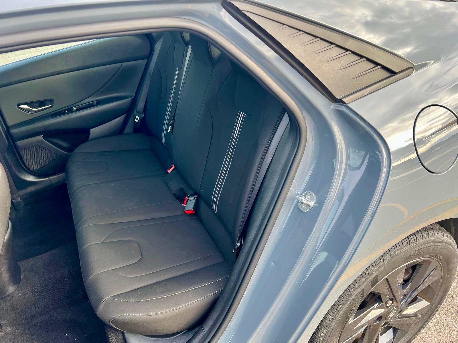 
								2022 Hyundai Elantra Preferred full									