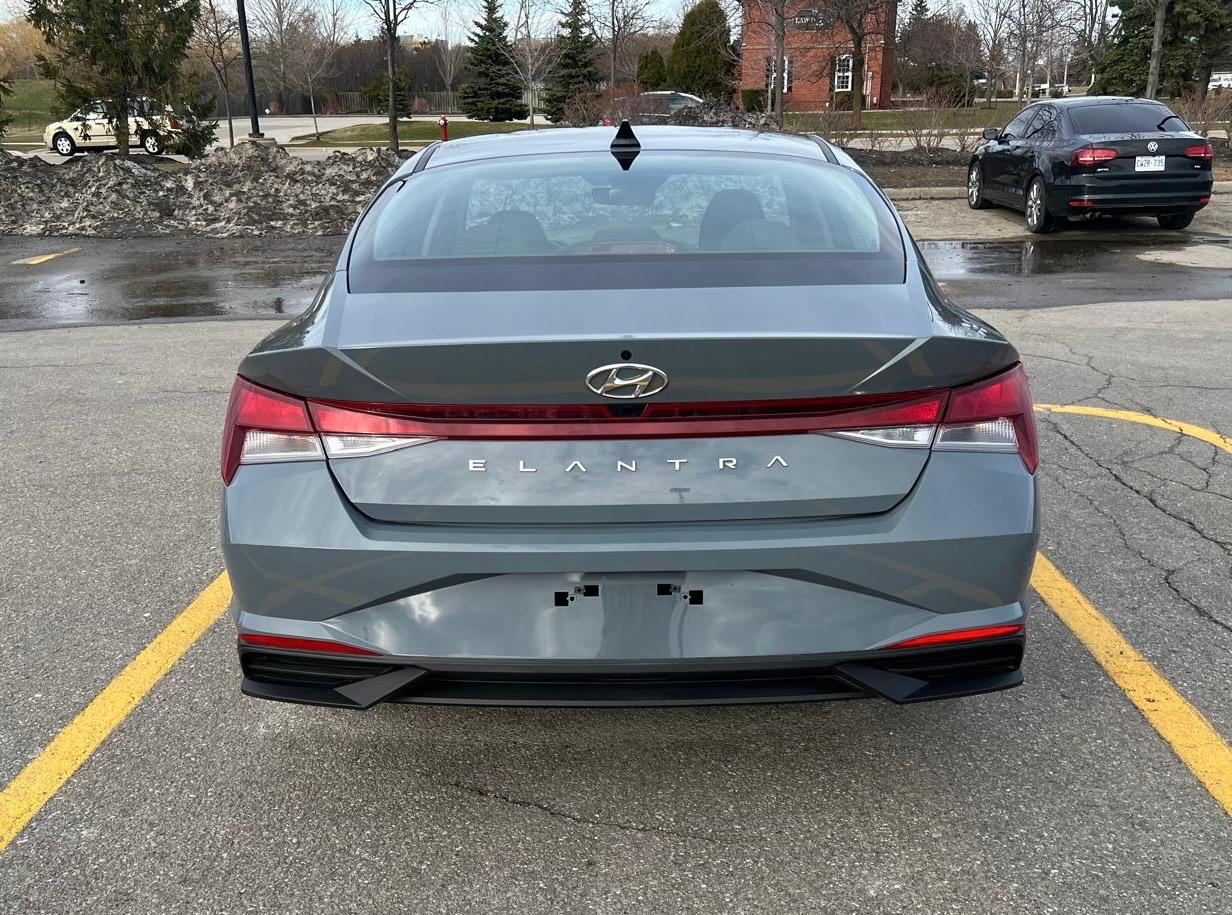 
								2022 Hyundai Elantra Preferred full									