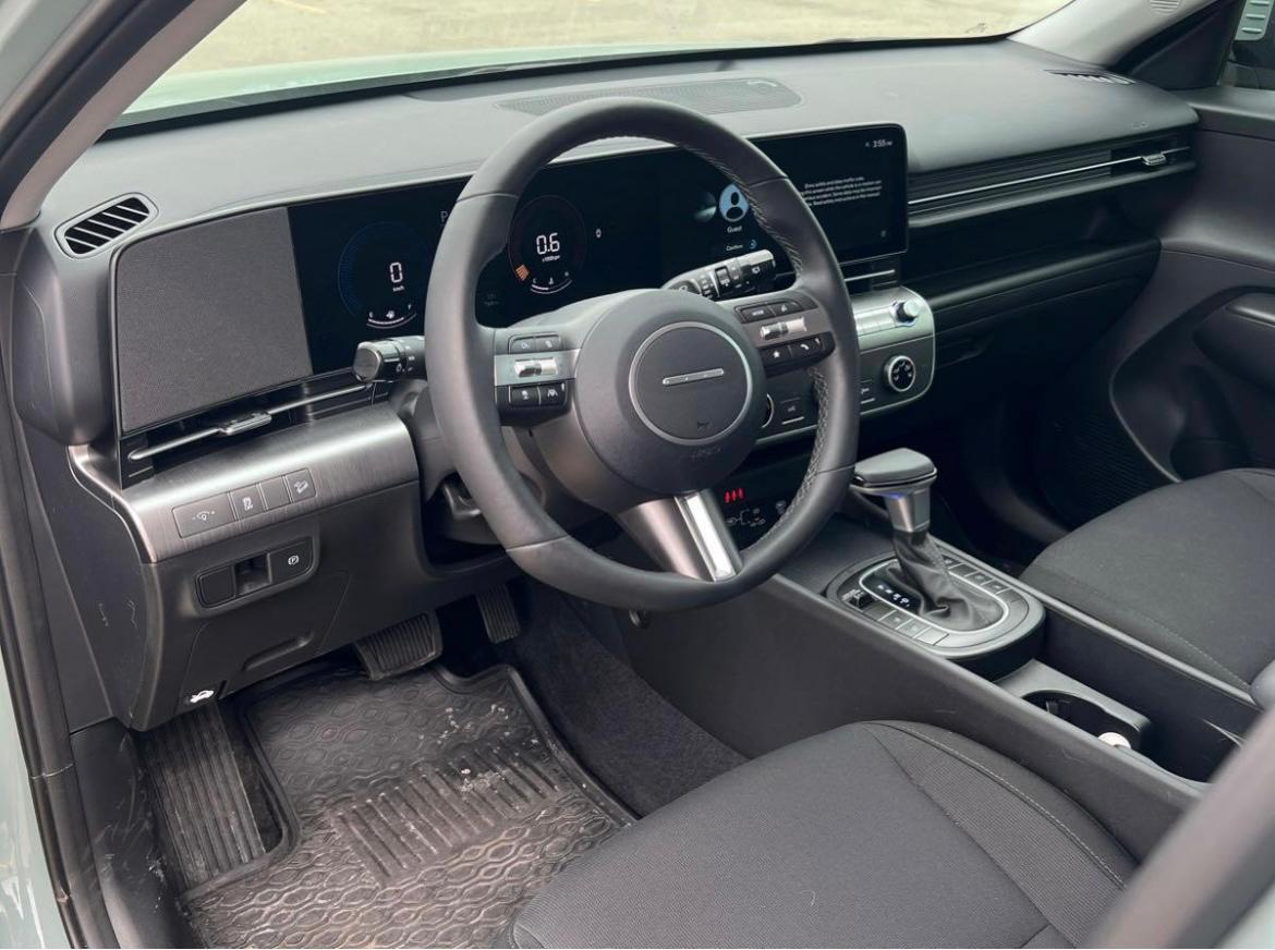 
								2025 Hyundai Kona Preferred full									