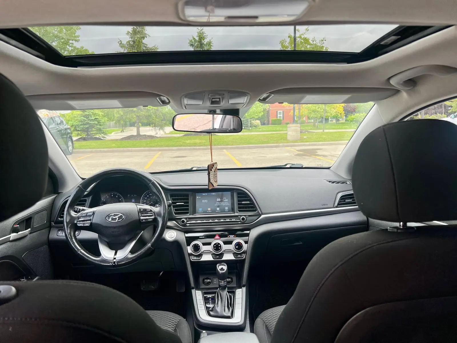 
								2020 Hyundai Elantra Preferred Sun & Tech full									