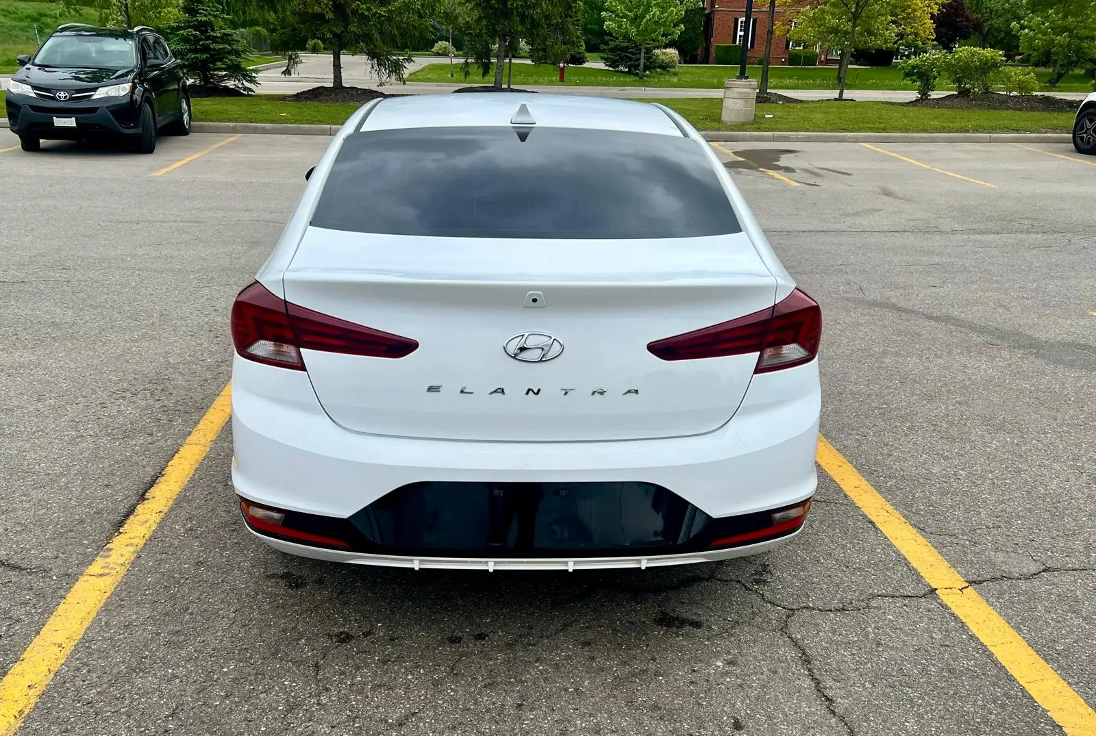 
								2020 Hyundai Elantra Preferred Sun & Tech full									
