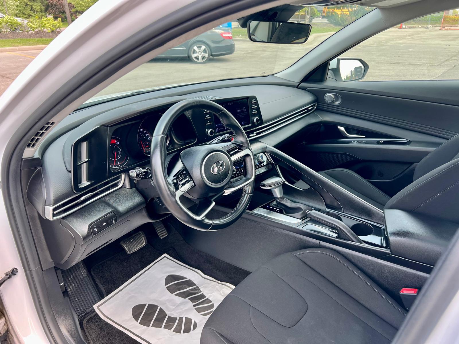 
								2021 Hyundai Elantra Preferred Sun & Tech full									