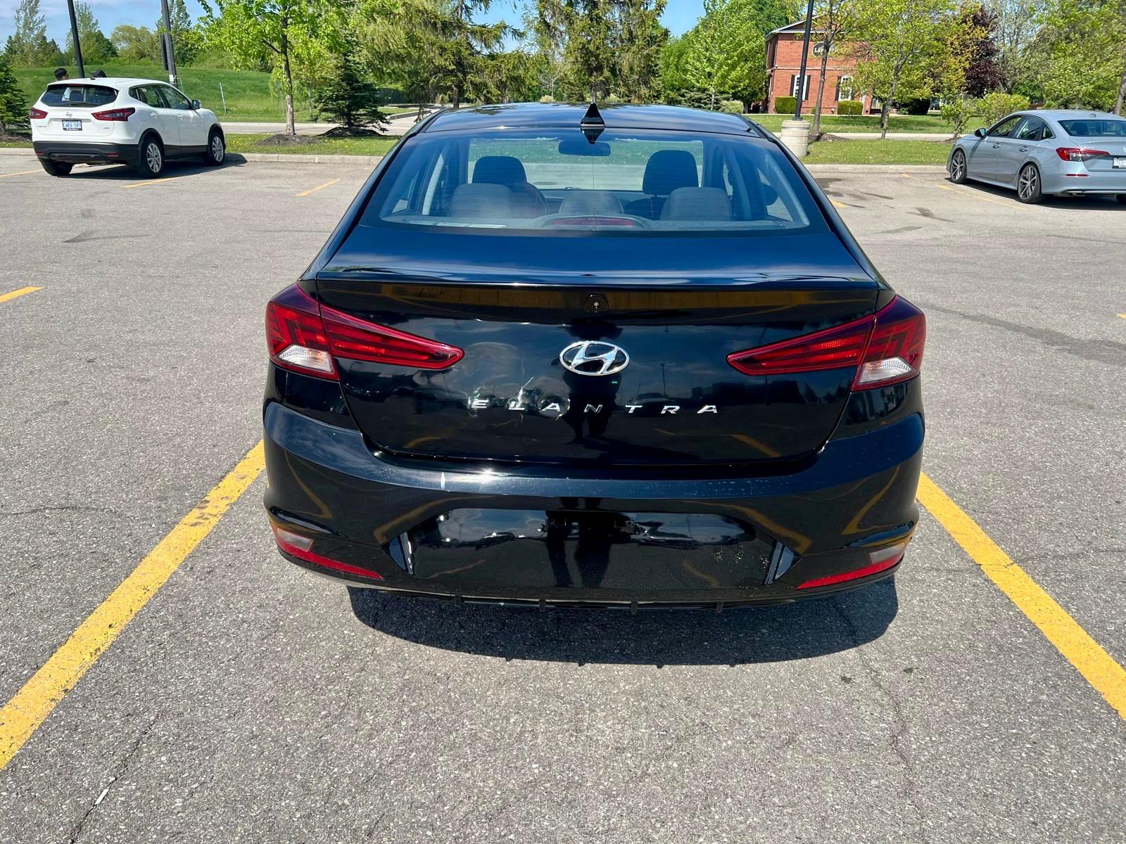 
								2020 Hyundai Elantra Preferred Sun & Tech full									