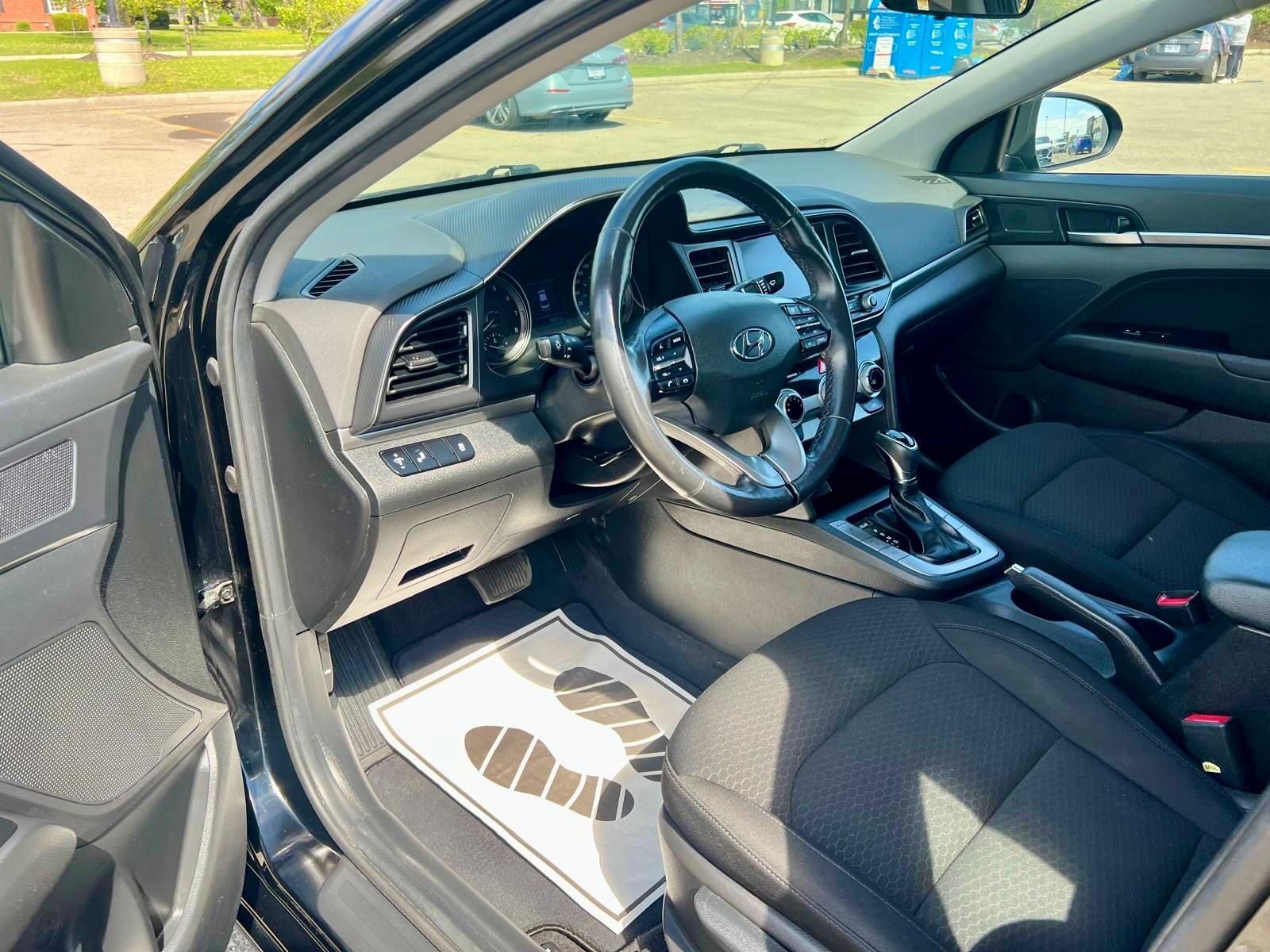 
								2020 Hyundai Elantra Preferred Sun & Tech full									