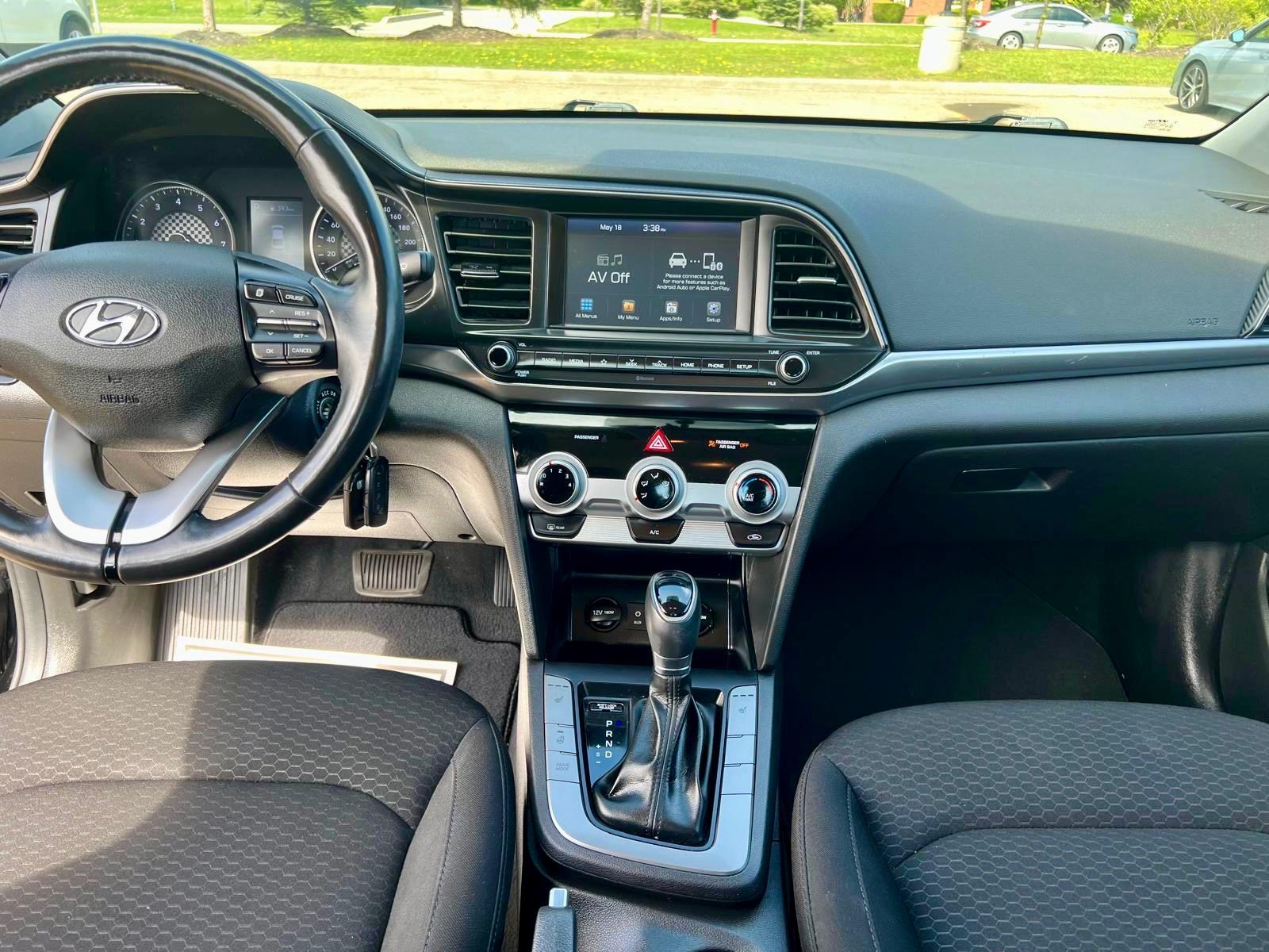 
								2020 Hyundai Elantra Preferred Sun & Tech full									