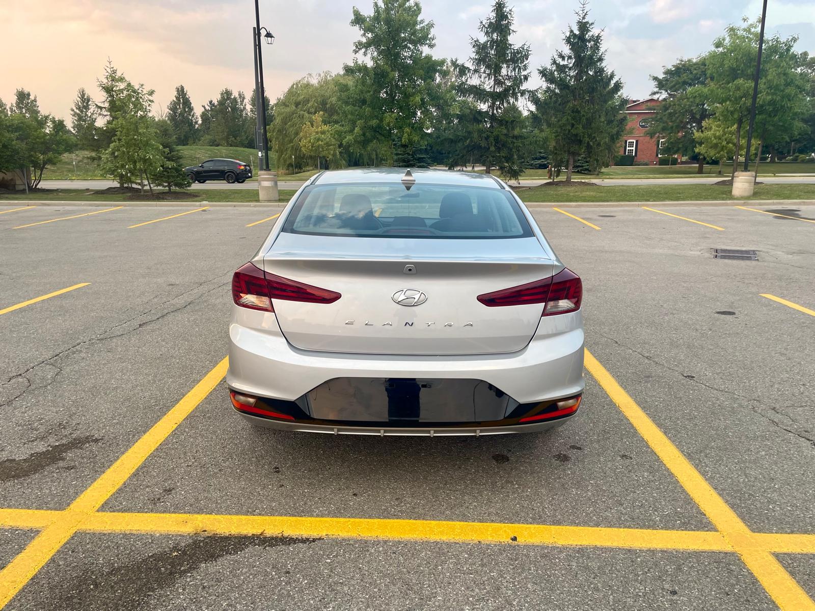 
								2020 Hyundai Elantra Preferred Sun & Tech full									