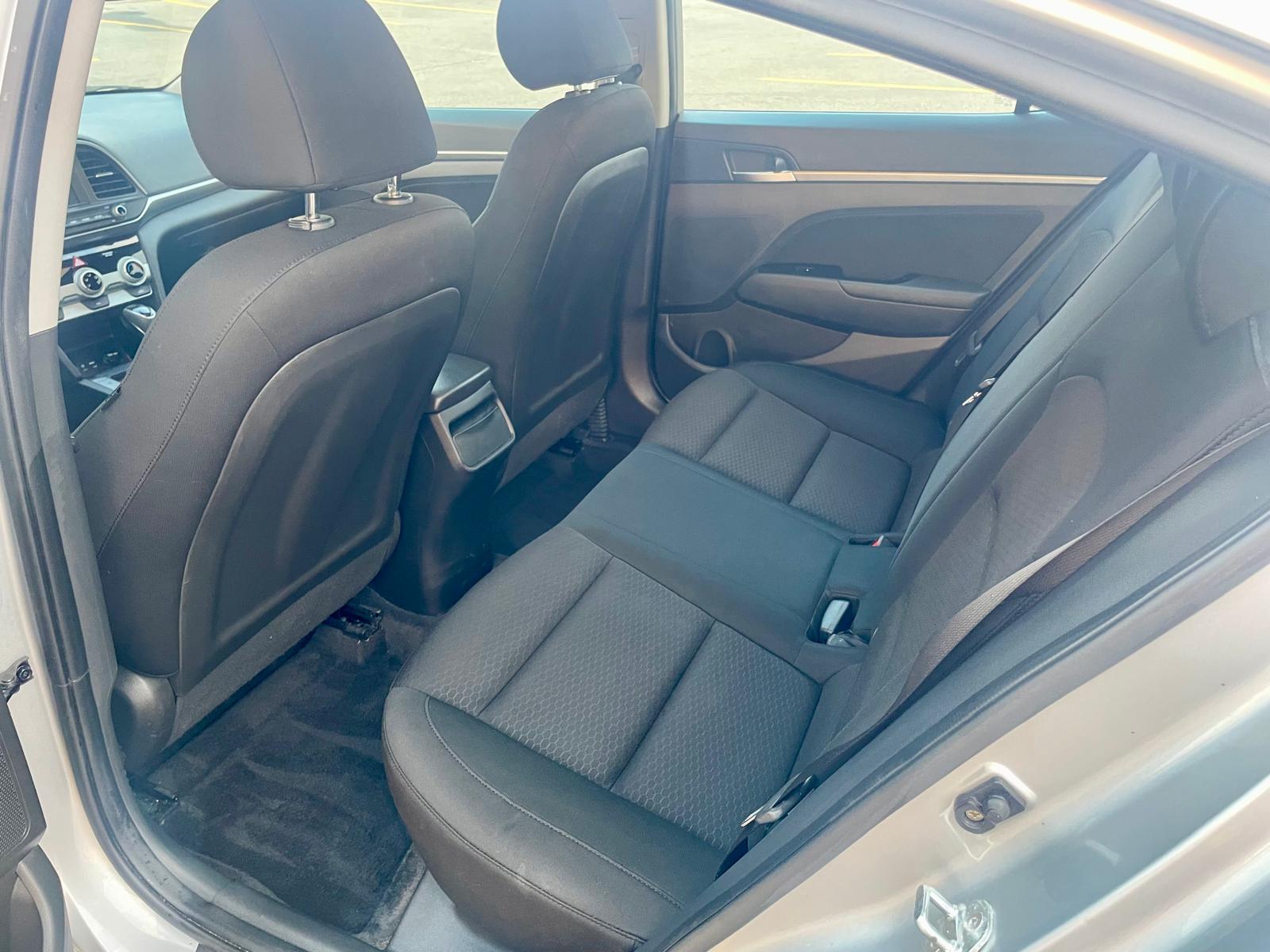 
								2020 Hyundai Elantra Preferred Sun & Tech full									