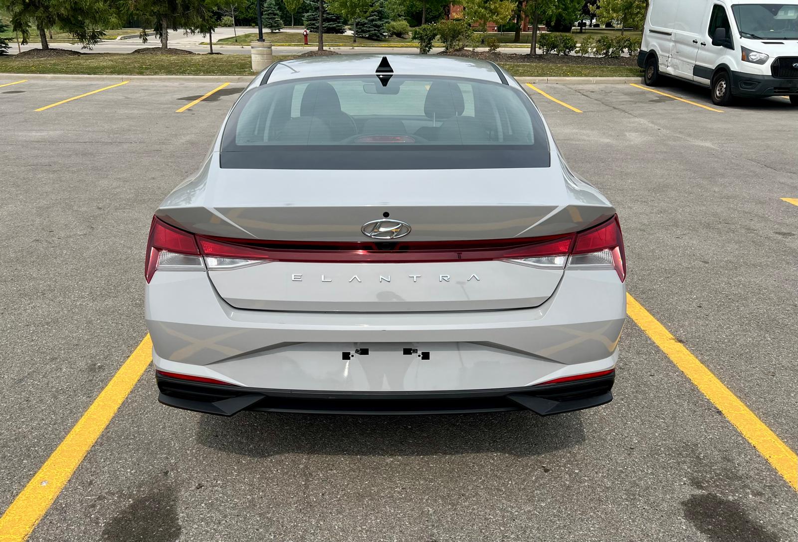 
								2022 Hyundai Elantra Preferred Sun & Tech full									