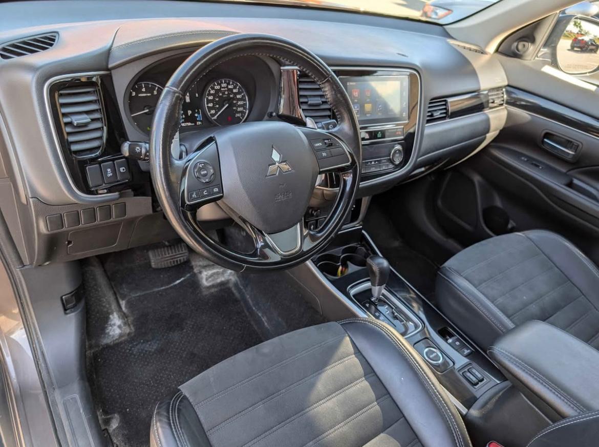 
								2019 Mitsubishi Outlander Touring full									