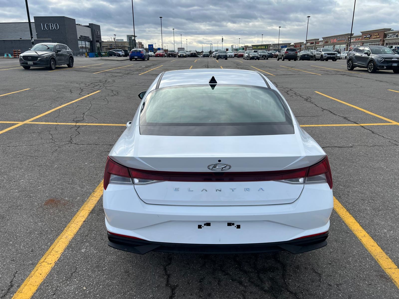 
								2022 Hyundai Elantra Preferred full									