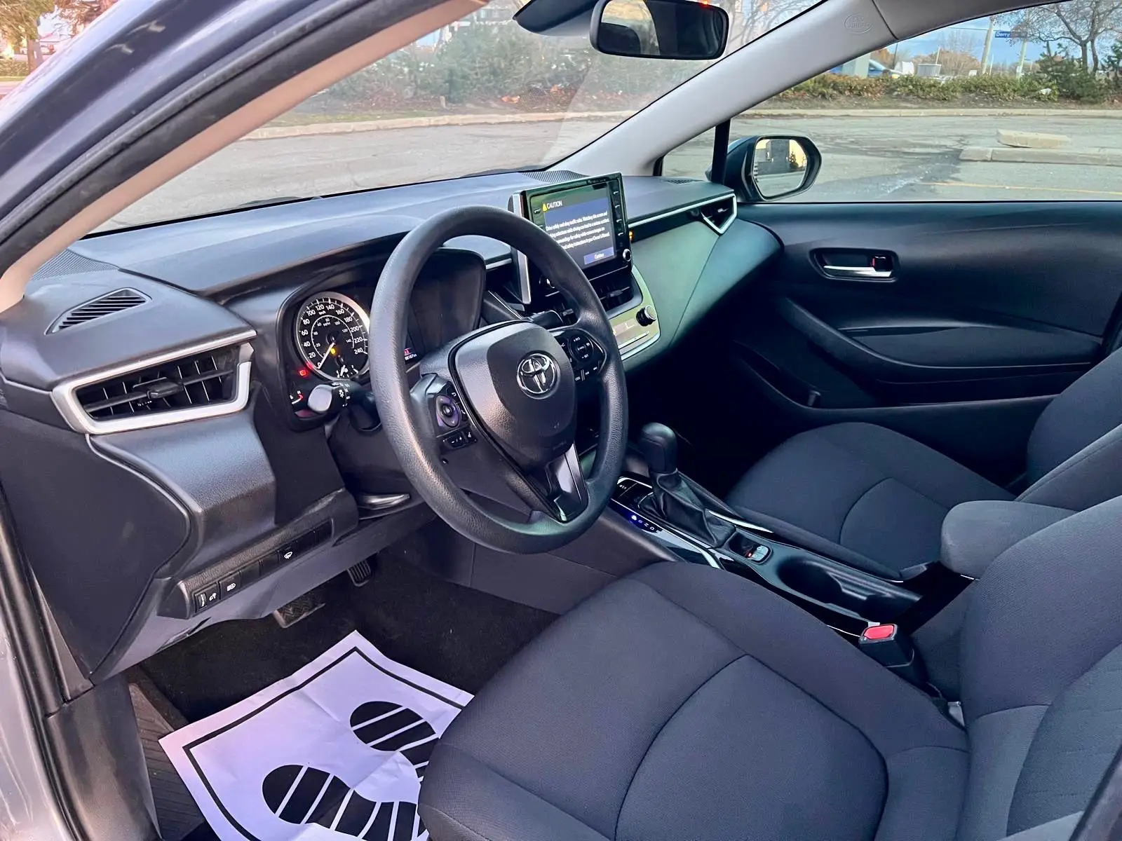 
								2021 Toyota Corolla LE full									