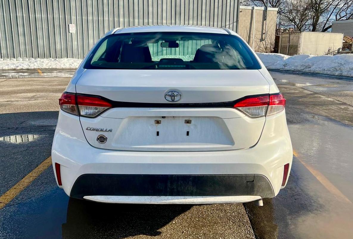 
								2022 Toyota Corolla LE full									