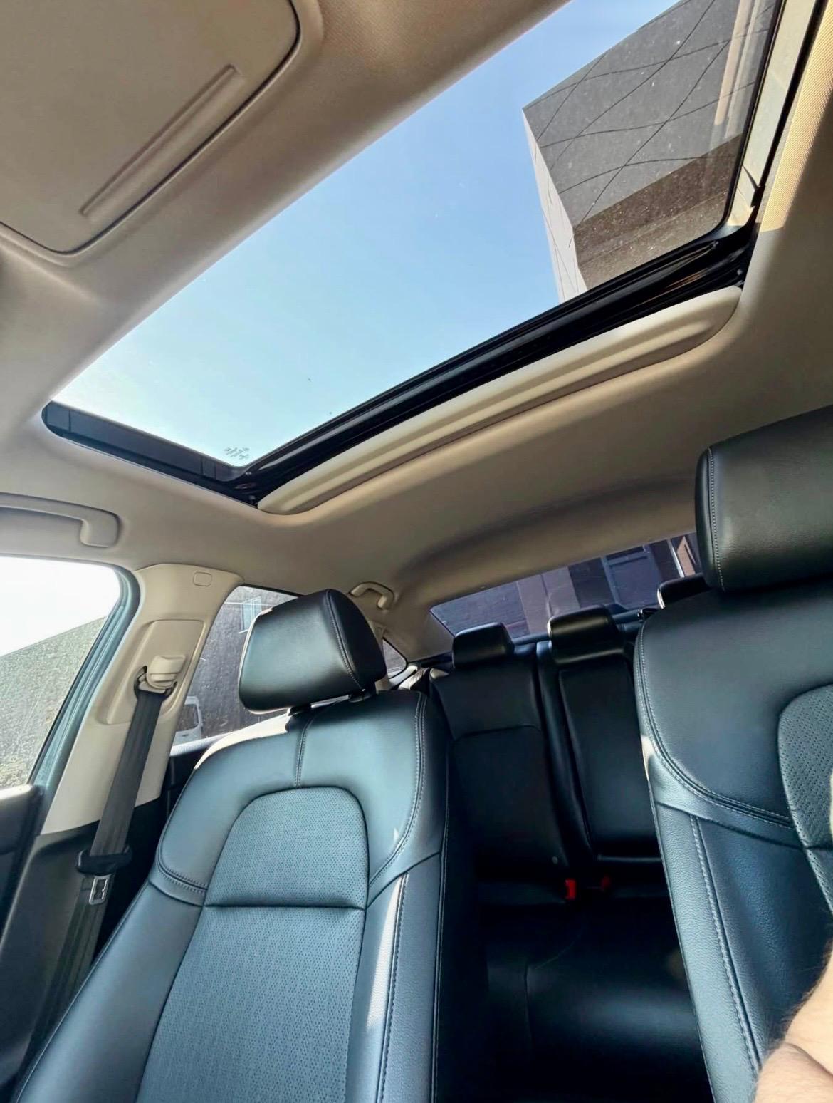 
								2022 Honda Civic Touring full									